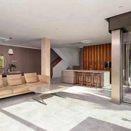 Vila Luxury Villa Only Meters From An Idyllic Cove *