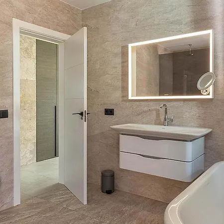 Vila Luxury Villa Only Meters From An Idyllic Cove *