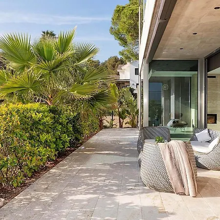 Vila Luxury Villa Only Meters From An Idyllic Cove